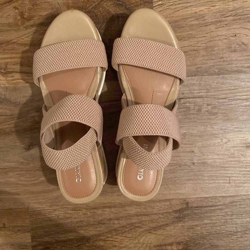Gianni Bini Platform Sandals - Picture 2 of 6